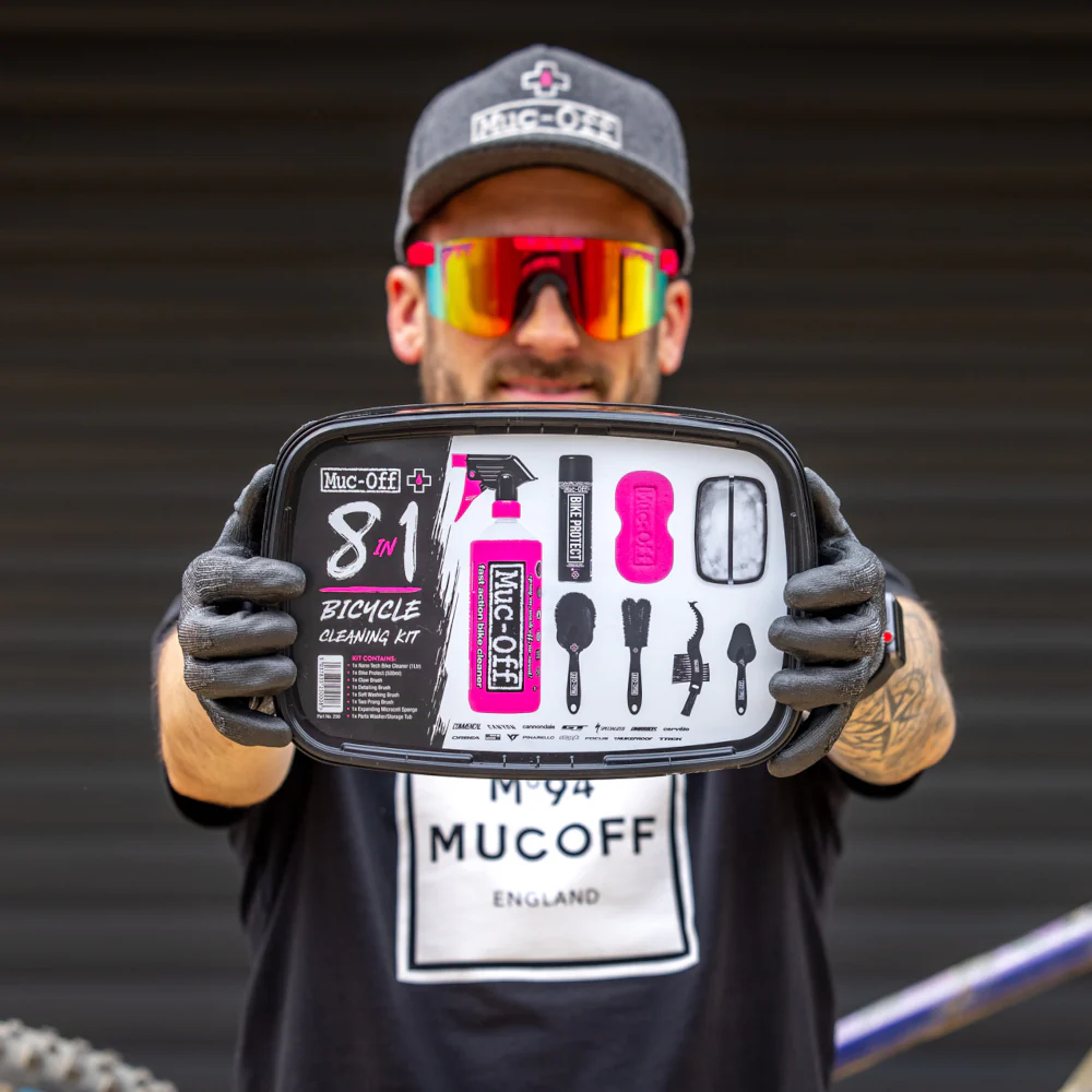8 in 1 Bicycle Cleaning Kit - Image 11